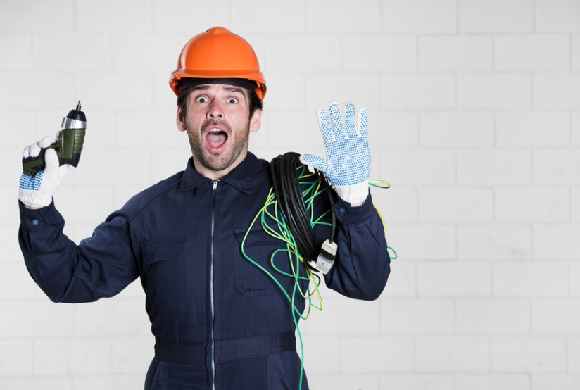 10 Reasons to Hire an Industrial Electrician