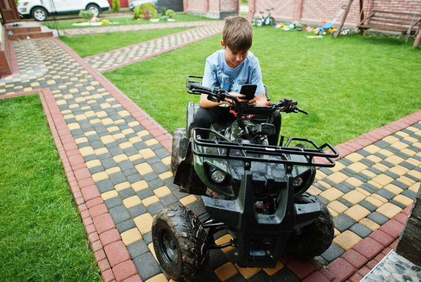 The Altversebot Robotic Mower: A Lawn-Care Revolution with Unparalleled Battery Life