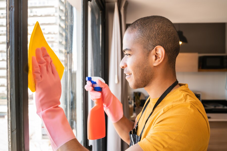 How to Clean a Window Like a Professional Window Cleaner